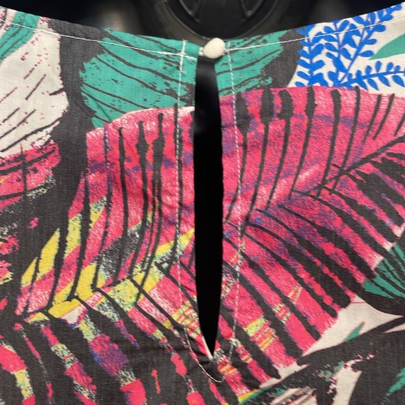 Flying tomato, large, women’s ruffle sleeve lightweight shirt. Safari print. - Picture 6 of 11